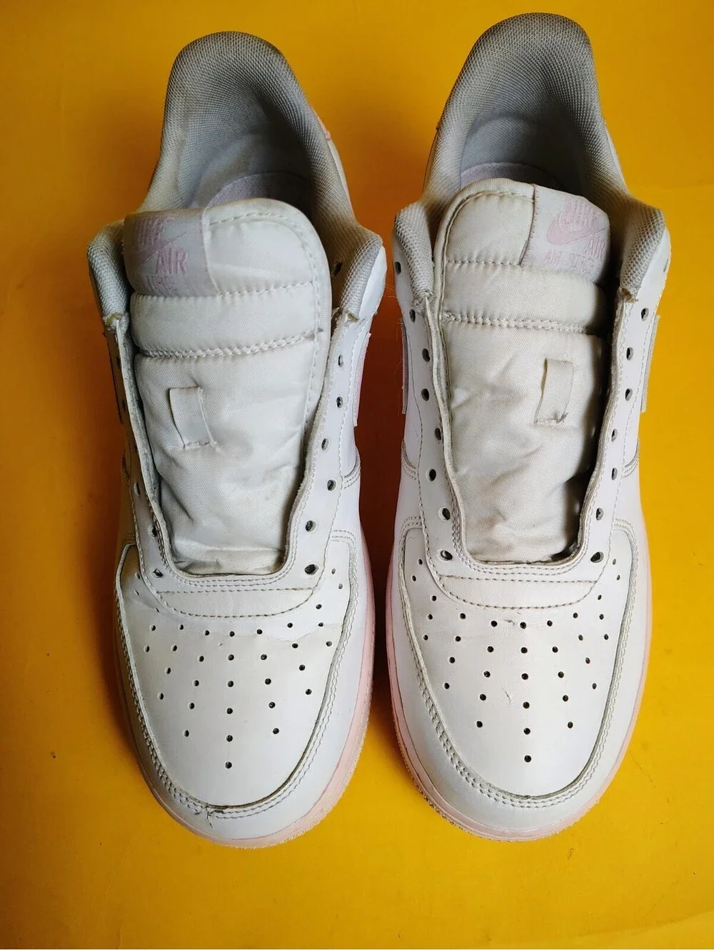 Nike Air Force 1 07 Low White Pink Sole Foam CK7663-100 Men's Size 9.5 Used